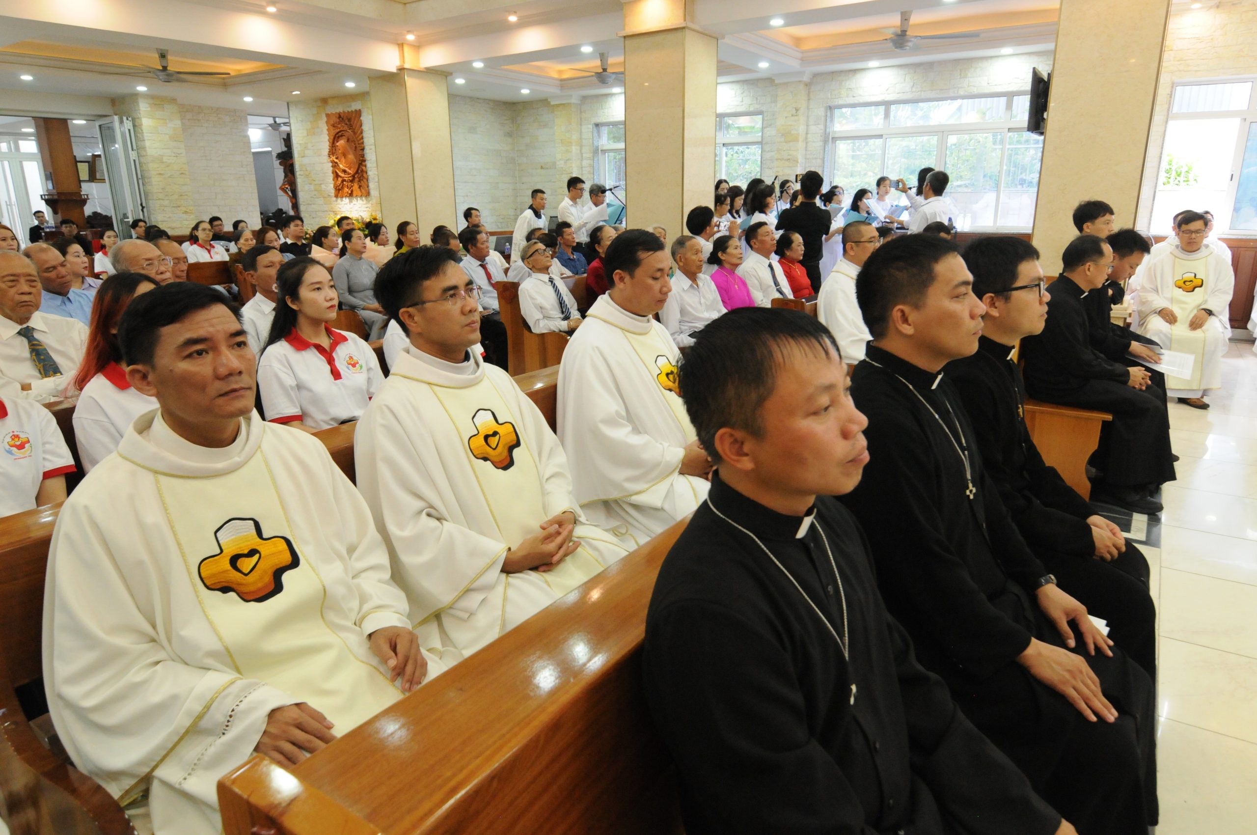 Dòng Linh Mục Thánh Tâm Chúa Giêsu: Thánh lễ Tuyên Khấn Trọn Đời (12/08/2023) 19 HPA 4509 1 scaled