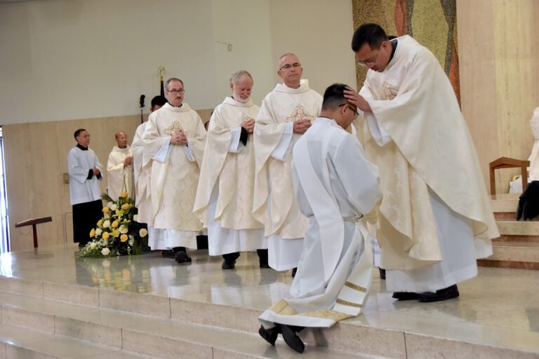 A new SCJ priest in USA - Dòng Linh Mục Thánh Tâm Chúa Giêsu