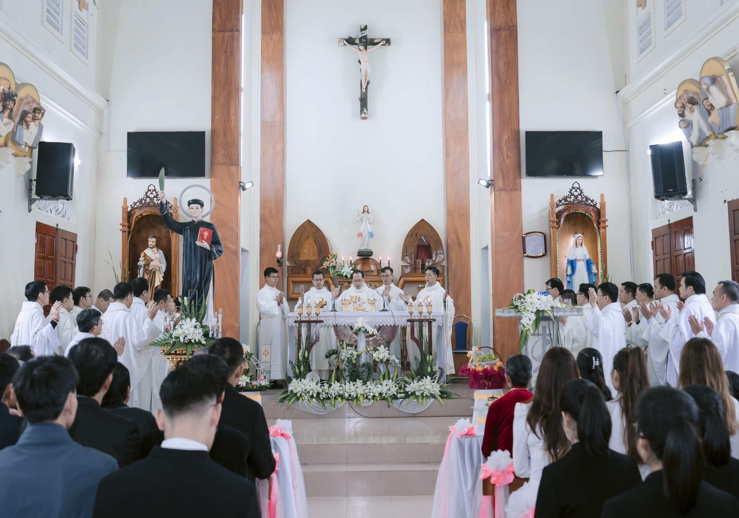 Thánh lễ Tạ ơn Tân Linh Mục Giuse Nguyễn Văn Nam, SCJ (15/01/2025) 2 SY 06810 scaled