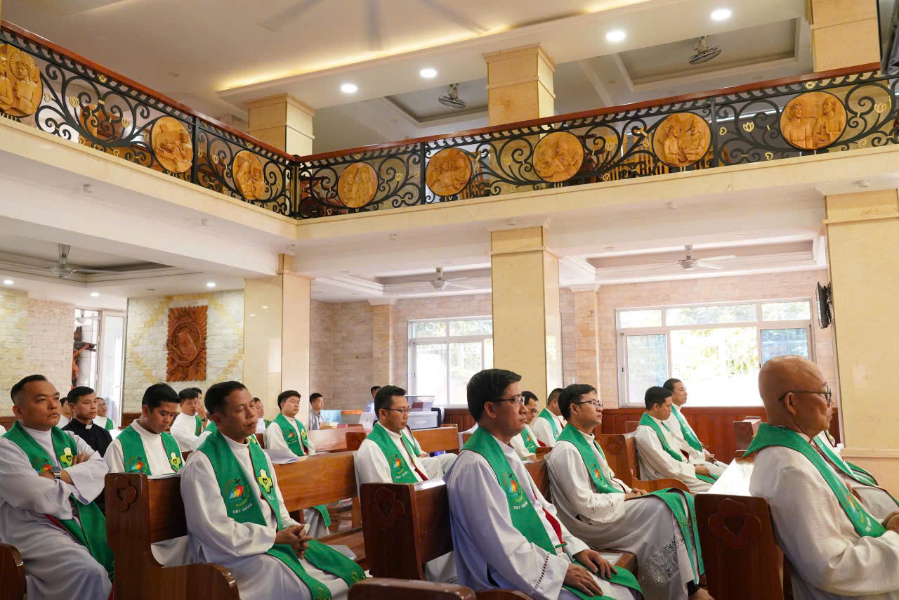 Tu Nghị Miền Dòng Linh Mục Thánh Tâm Chúa Giêsu tại Việt Nam (29/7 - 1/8/2025) 5 z6874350792893 070a76b9f66fd8e01ab4f7c7f9b53e69