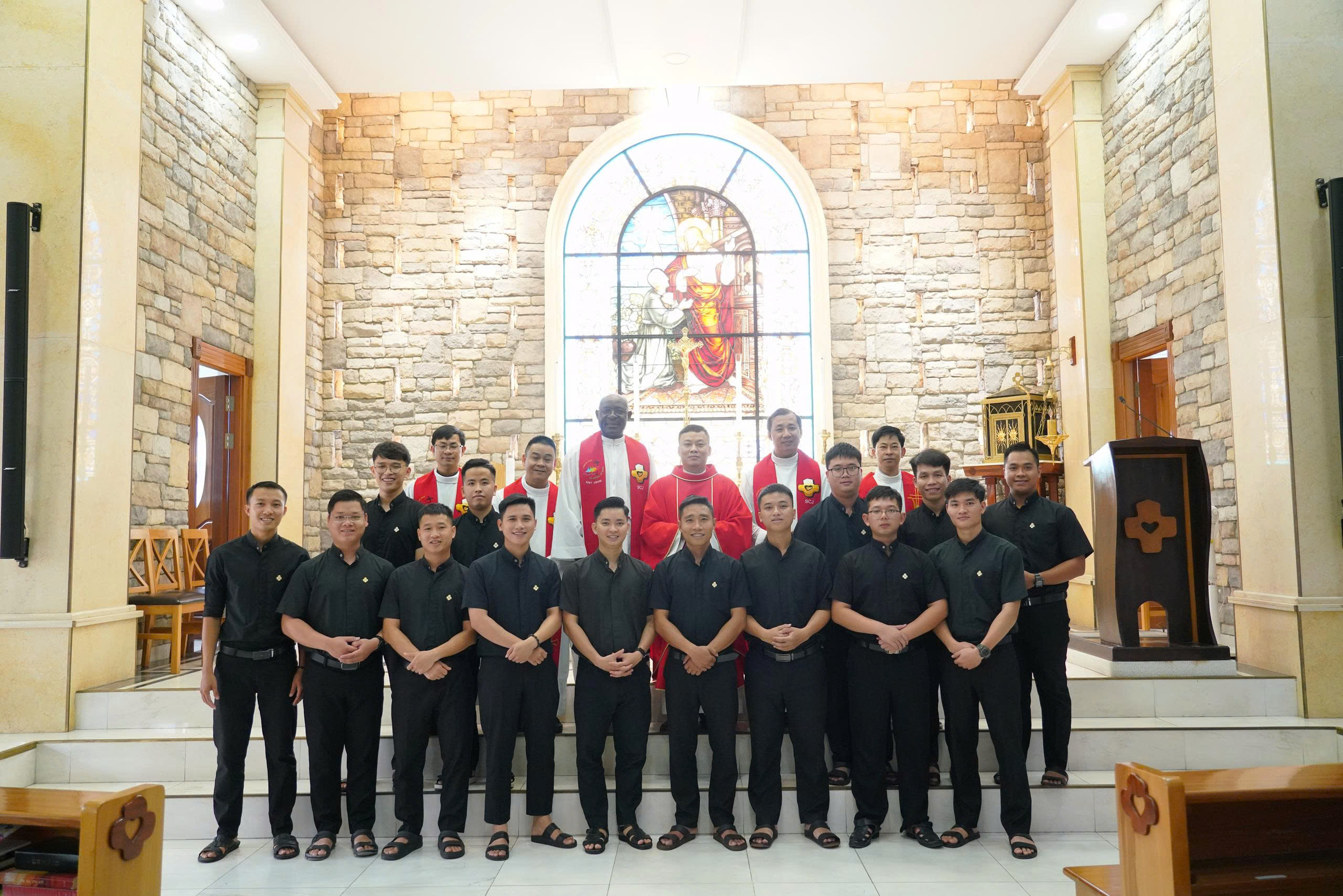 Quý Thầy Triết Học - Dòng Linh Mục Thánh Tâm Chúa Giêsu